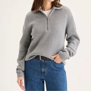 Dockers Gray Crew Neck Sweater with Ribbed Knit and Relaxed Fit